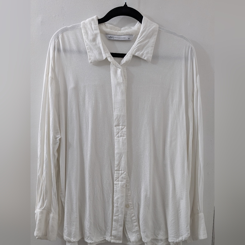 Vero White Button-Up Shirt